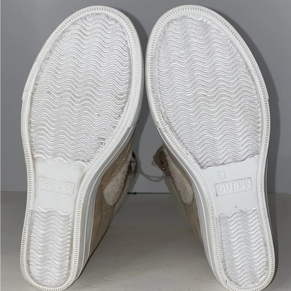 Guess Women’s Suede Hightop Faux Fur Sneakers Sz 7.5 WGSAMEE-R EUC - Picture 9 of 11